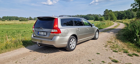 Volvo V70 2 of 3