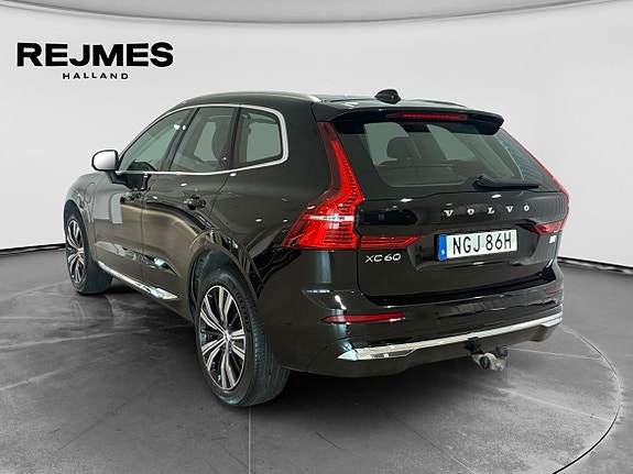 Volvo XC60 2 of 5