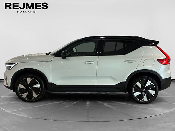 Volvo XC40 3 of 5