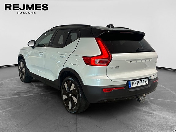 Volvo XC40 2 of 5