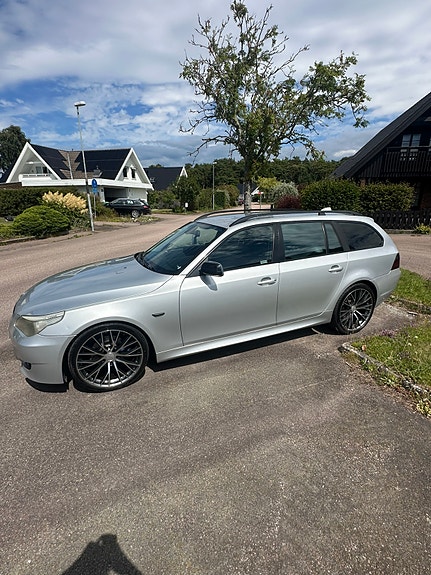 BMW 525i 3 of 5