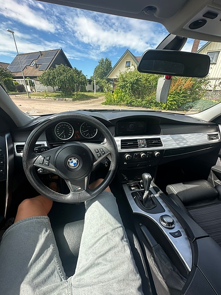 BMW 525i 4 of 5