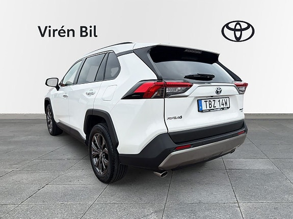 Toyota RAV4 2 of 10
