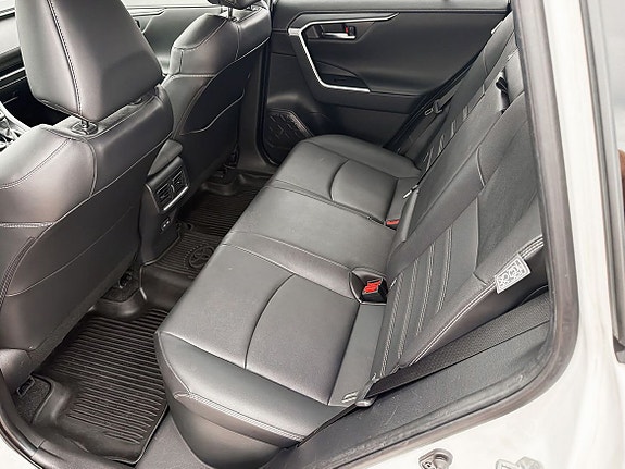 Toyota RAV4 7 of 10