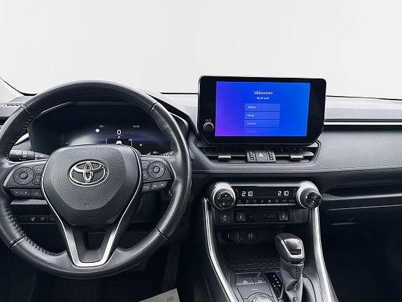 Toyota RAV4 8 of 10