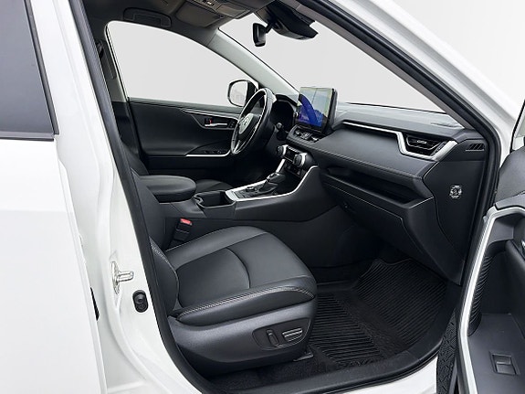 Toyota RAV4 6 of 10