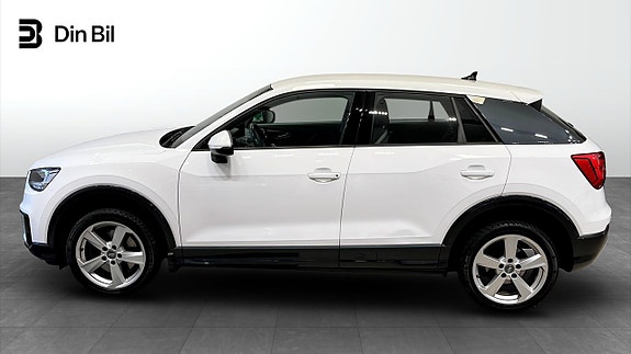 Audi Q2 2 of 5
