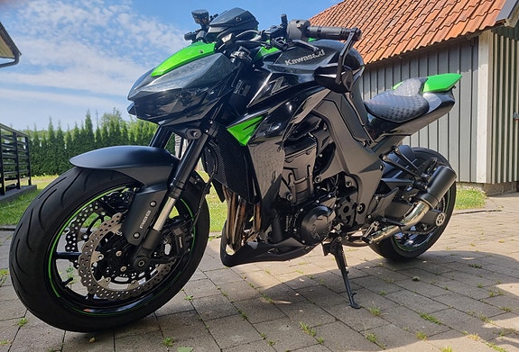 Kawasaki Z1000 2 of 5
