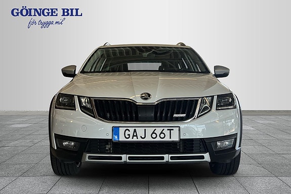 Skoda Octavia Scout 3 of 5