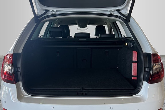 Skoda Octavia Scout 9 of 13