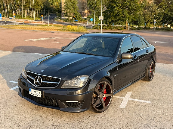 Mercedes-Benz C63 2 of 5