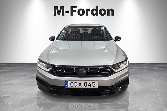 Volkswagen Passat 2 of 22