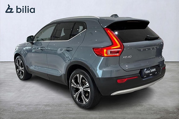 Volvo XC40 2 of 5