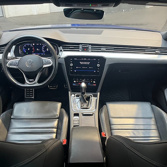 Volkswagen Passat 10 of 14
