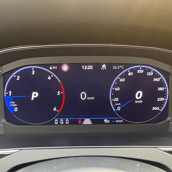 Volkswagen Passat 12 of 14