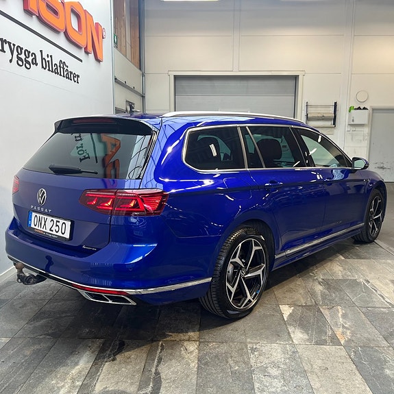 Volkswagen Passat 4 of 14