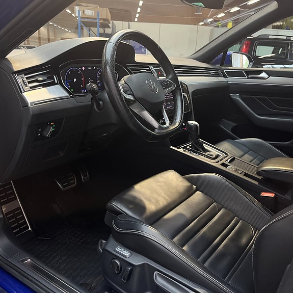 Volkswagen Passat 9 of 14
