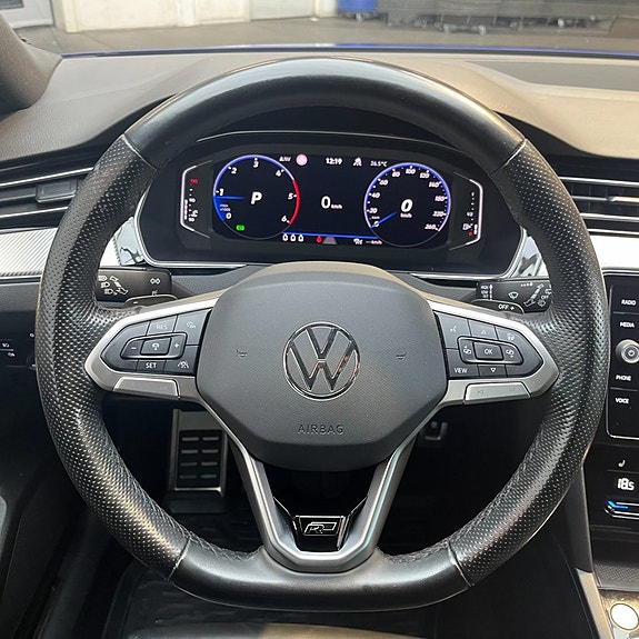 Volkswagen Passat 11 of 14