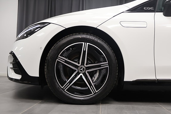 Mercedes-Benz EQE350 5 of 5