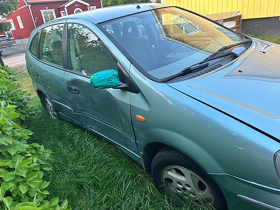 Nissan Almera Tino 5 of 5