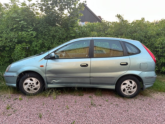 Nissan Almera Tino 3 of 5
