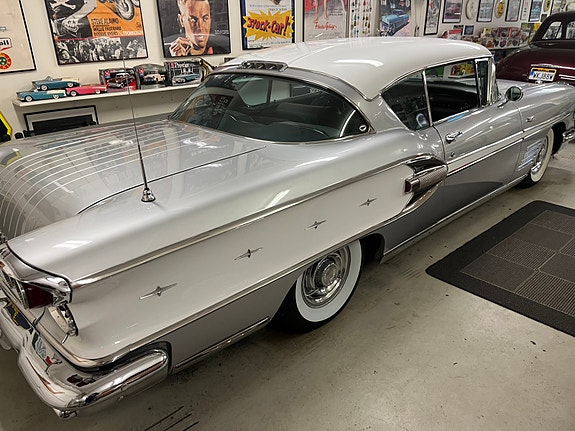 Pontiac Bonneville 11 of 12