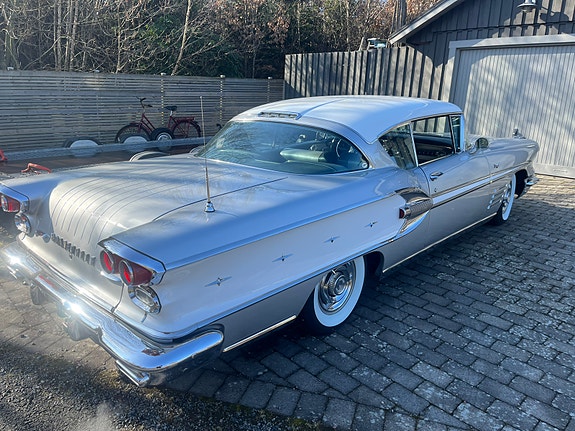 Pontiac Bonneville 4 of 5