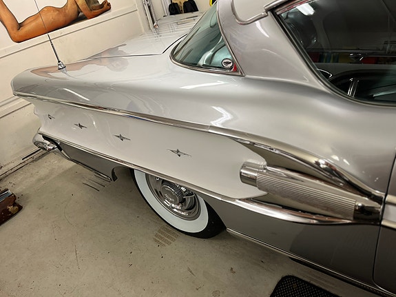 Pontiac Bonneville 7 of 12