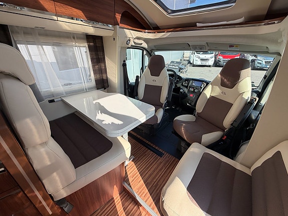 Adria Coral Supreme S 670 SLT (150HK Automat) Låga långbäddar! ALDE! 5 bältade platser! Hydraul. stödben! Vinteranpassad 2 of 15