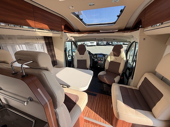 Adria Coral Supreme S 670 SLT (150HK Automat) Låga långbäddar! ALDE! 5 bältade platser! Hydraul. stödben! Vinteranpassad 13 of 15