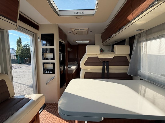 Adria Coral Supreme S 670 SLT (150HK Automat) Låga långbäddar! ALDE! 5 bältade platser! Hydraul. stödben! Vinteranpassad 5 of 15