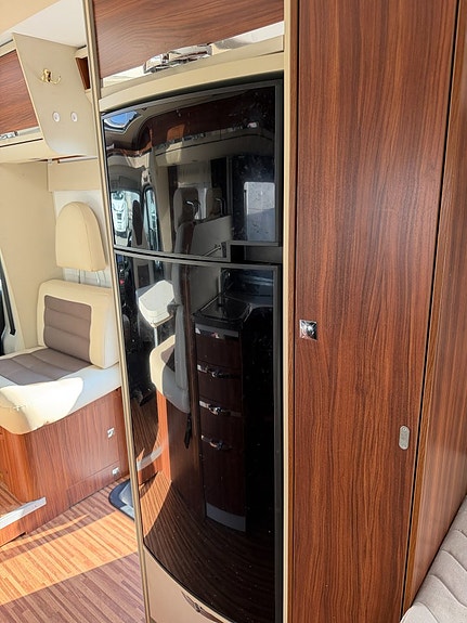 Adria Coral Supreme S 670 SLT (150HK Automat) Låga långbäddar! ALDE! 5 bältade platser! Hydraul. stödben! Vinteranpassad 8 of 15