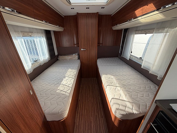 Adria Coral Supreme S 670 SLT (150HK Automat) Låga långbäddar! ALDE! 5 bältade platser! Hydraul. stödben! Vinteranpassad 9 of 15