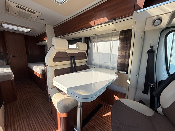 Adria Coral Supreme S 670 SLT (150HK Automat) Låga långbäddar! ALDE! 5 bältade platser! Hydraul. stödben! Vinteranpassad 6 of 15