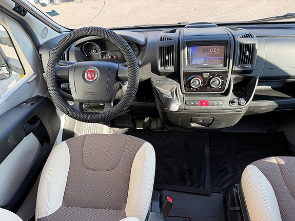 Adria Coral Supreme S 670 SLT (150HK Automat) Låga långbäddar! ALDE! 5 bältade platser! Hydraul. stödben! Vinteranpassad 3 of 15