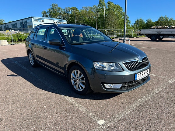 Skoda Octavia 2 of 5