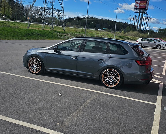 Seat Leon 2 of 6