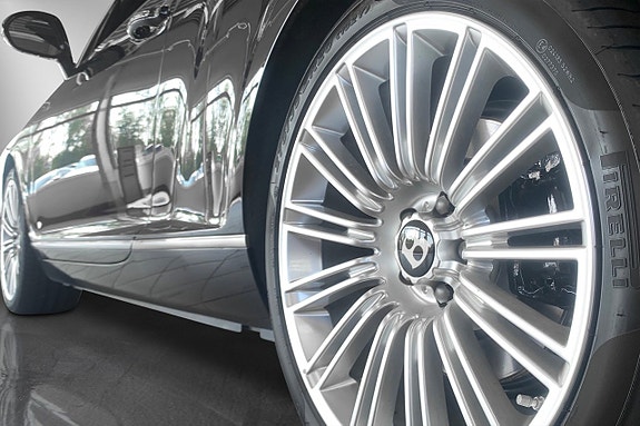 Bentley Continental GTC 9 of 21