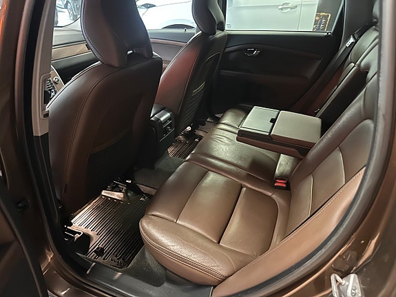 Volvo XC70 4 of 5