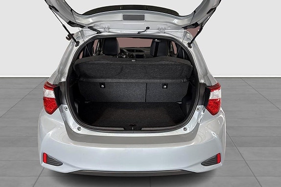 Toyota Yaris 12 of 12