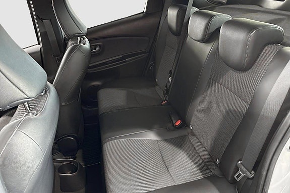 Toyota Yaris 9 of 12