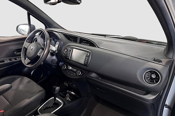 Toyota Yaris 7 of 12