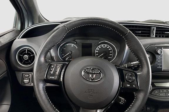 Toyota Yaris 11 of 12