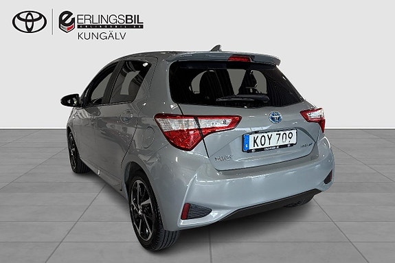 Toyota Yaris 3 of 5