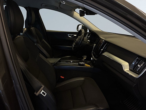 Volvo XC60 10 of 22