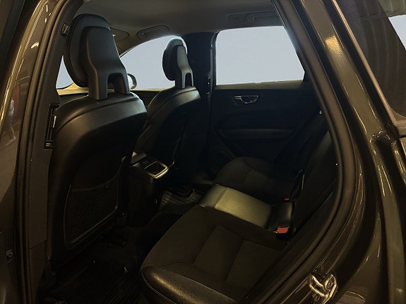 Volvo XC60 13 of 22