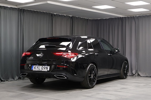 Mercedes-Benz CLA220 2 of 5