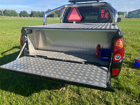 Mitsubishi L200 4 of 10