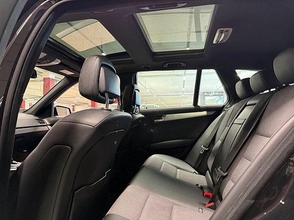 Mercedes-Benz C220 11 of 19