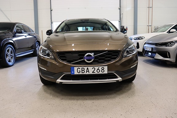 Volvo V60 Cross Country 3 of 5